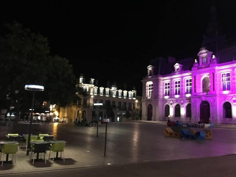 Bel Appartement Climatise Plein Centre Ville بواتييه المظهر الخارجي الصورة